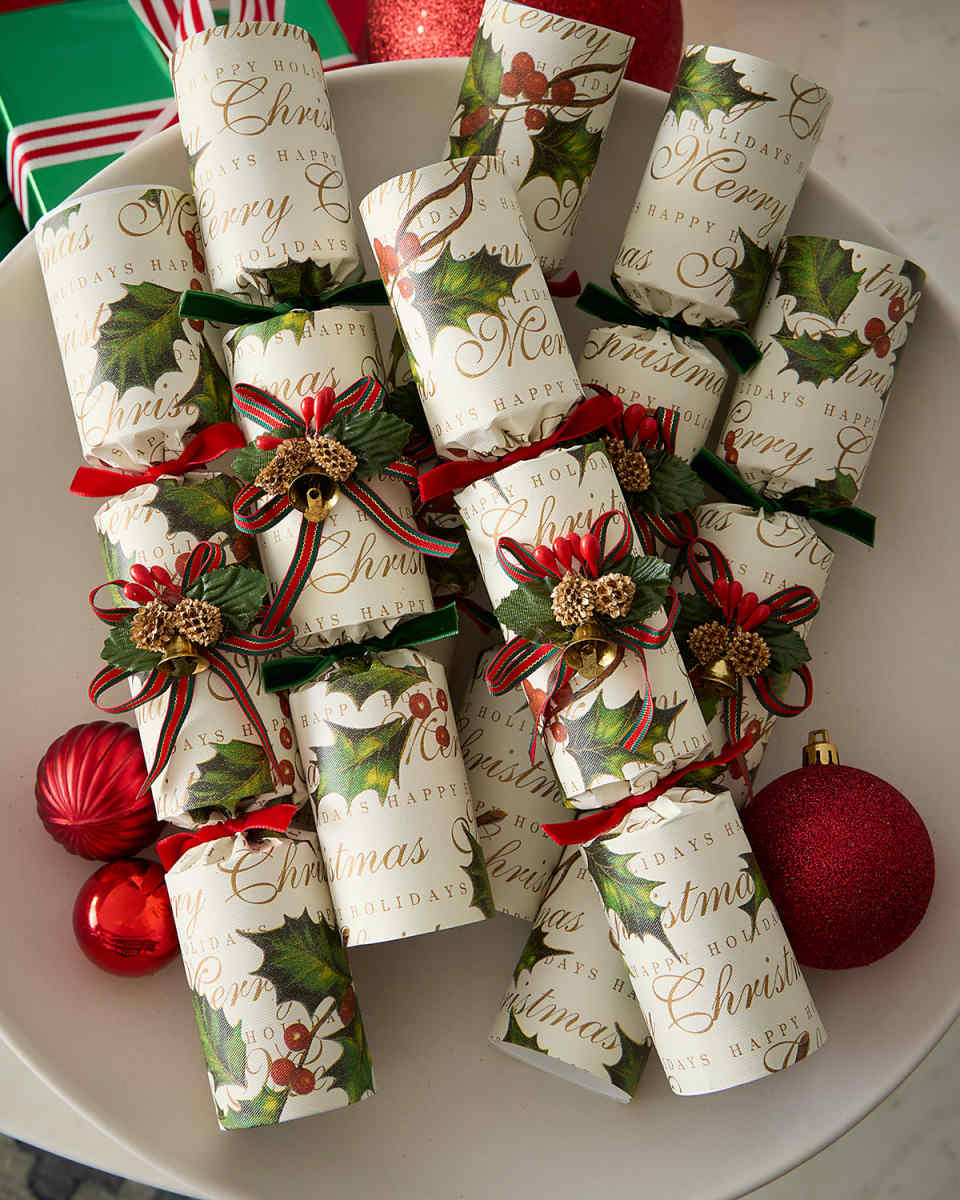 Holly Bells Christmas Crackers, Set of 6